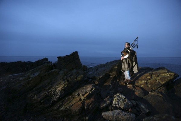 The Scottish Piper for an Independent Scotland at Last